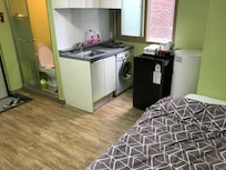 キッチンと洗濯機付きの部屋