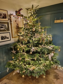 Wonderfully festive yet cosy and tasteful atmosphere