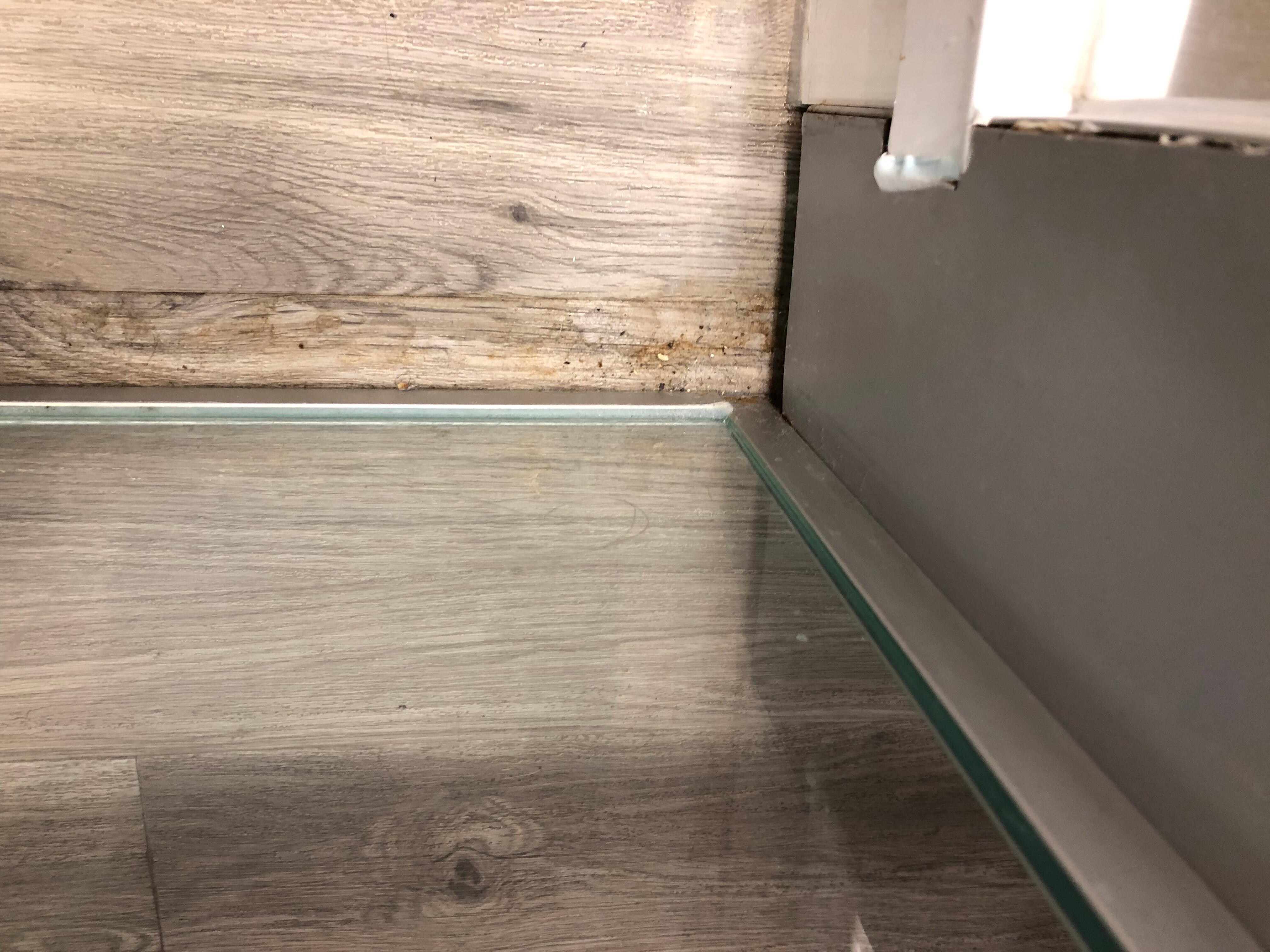 Sand inne på badet.