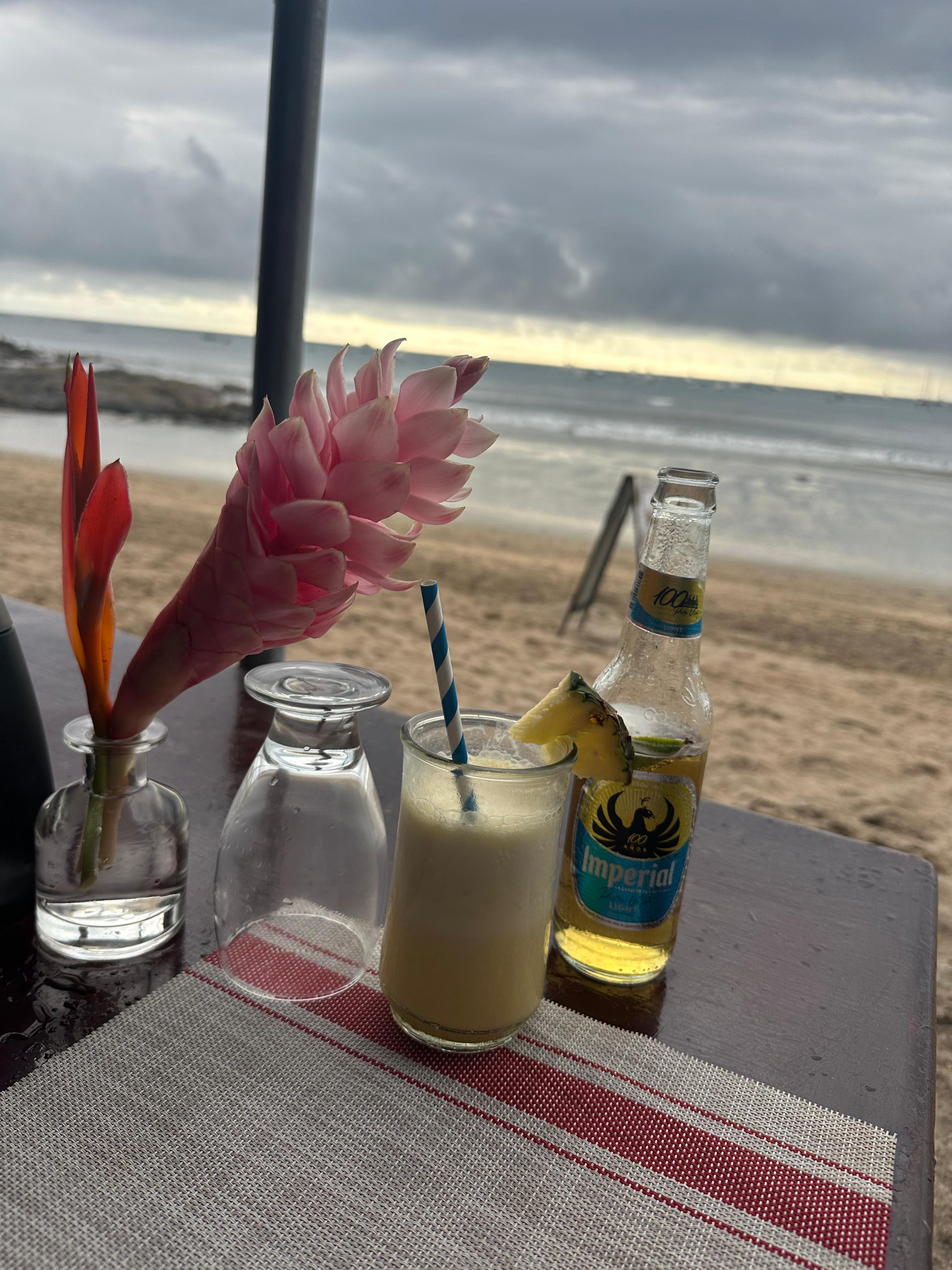 Food/drinks right on beach