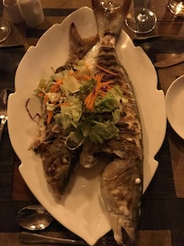 선셋에 잡은 고기를 요리했어요