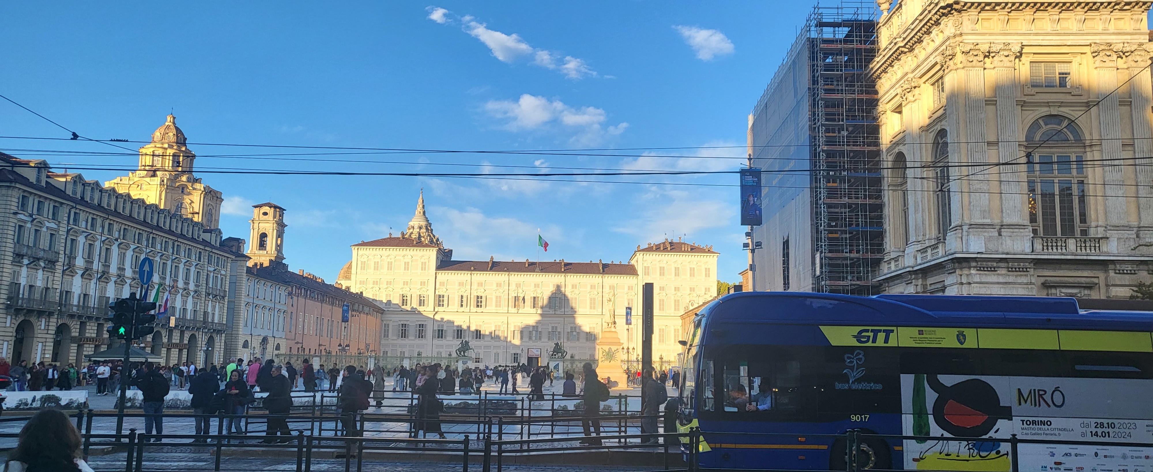 place san carlo avec le palais 