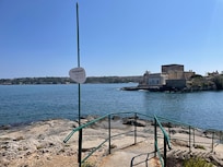 This is “bad weather” and “rough sea” in Sicily = no boat service