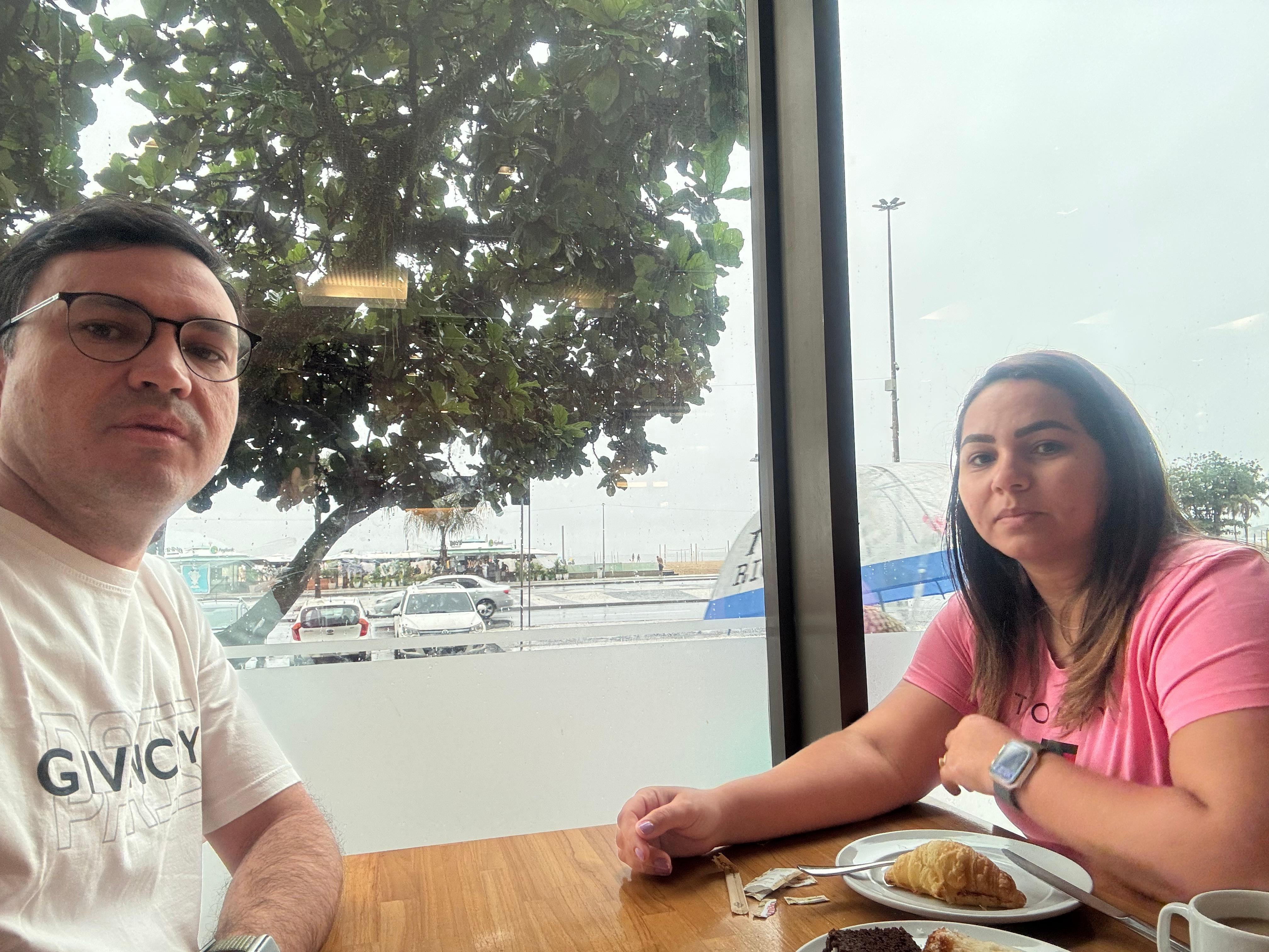 Fachada do restaura com vista para a Av Atlântica.