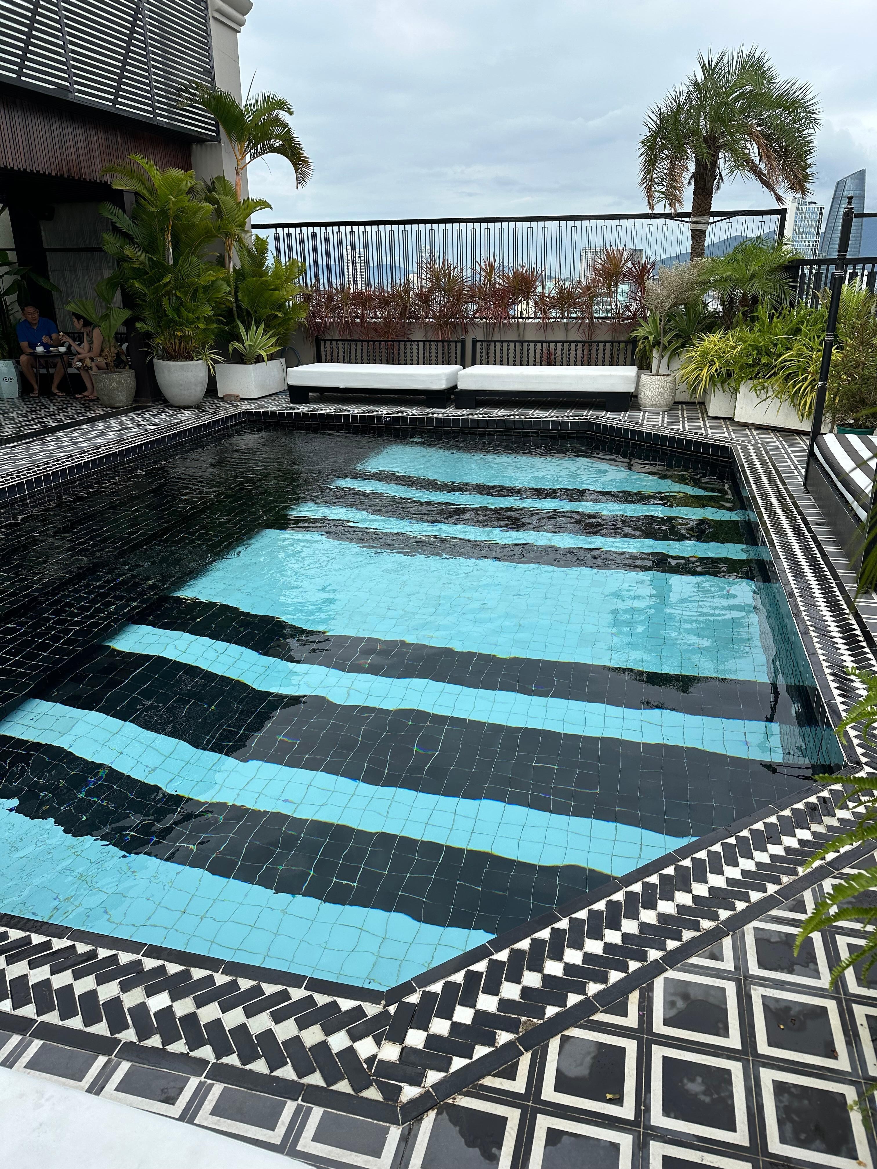 Piscina all’ultimo piano