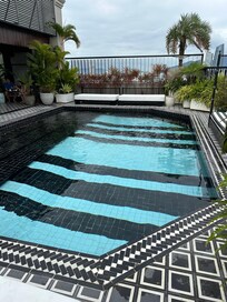 Piscina all’ultimo piano