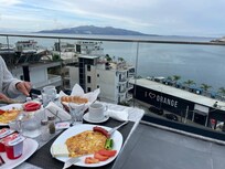 Morgenmad på terrassen.