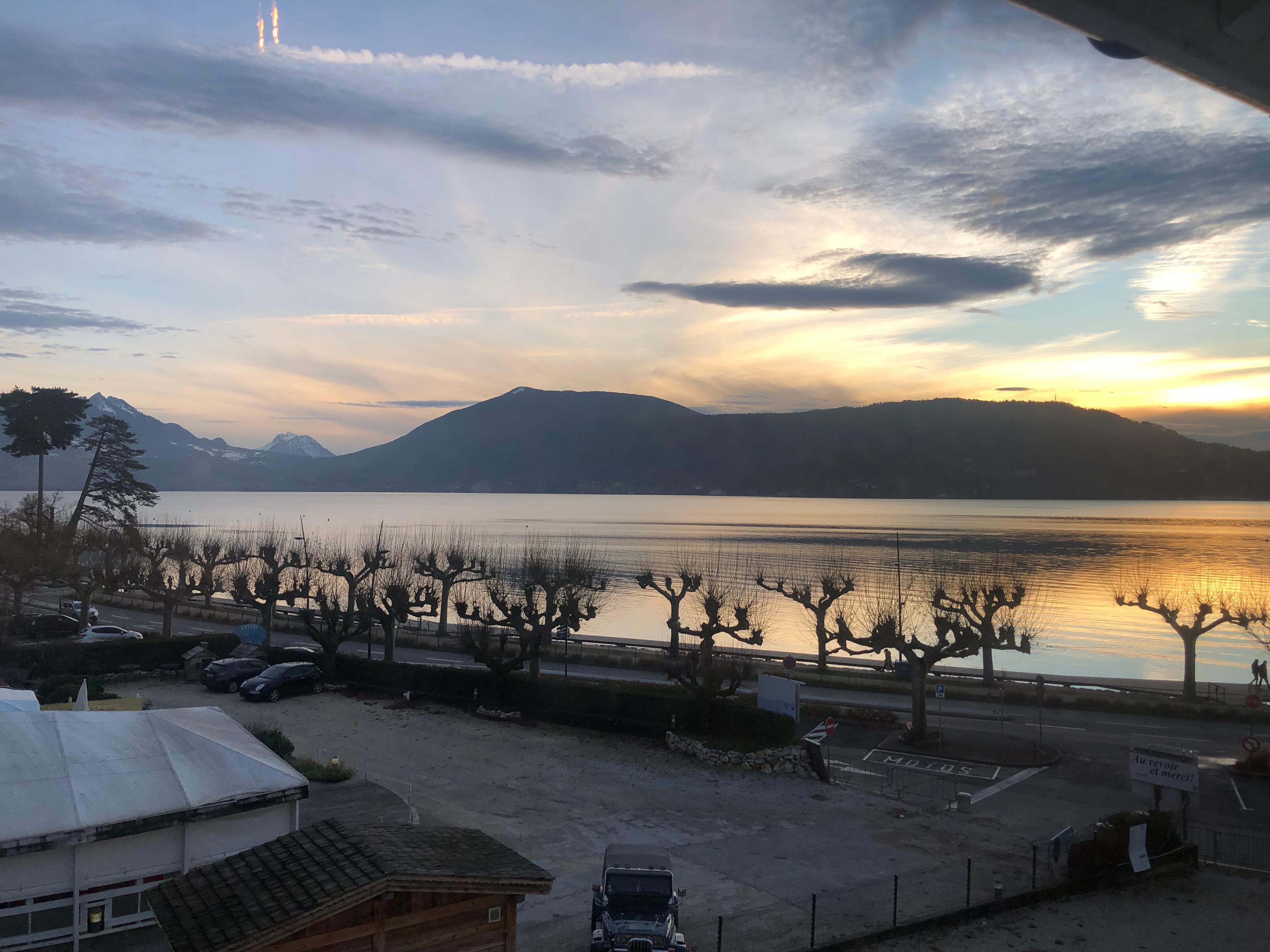 Le lac d’Annecy vu de l’hôtel. 