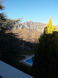 Montserrat vu de la chambre.
