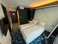 Keinerlei Schrank oder Kleiderbügel