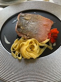 Essen hervorragend, Preise auf Schweizer Niveau. Schade!