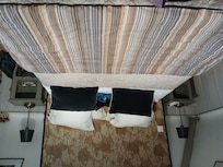 Grand lit large, bon matelas