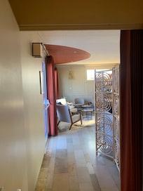 Lobby + salle de petit déjeuner