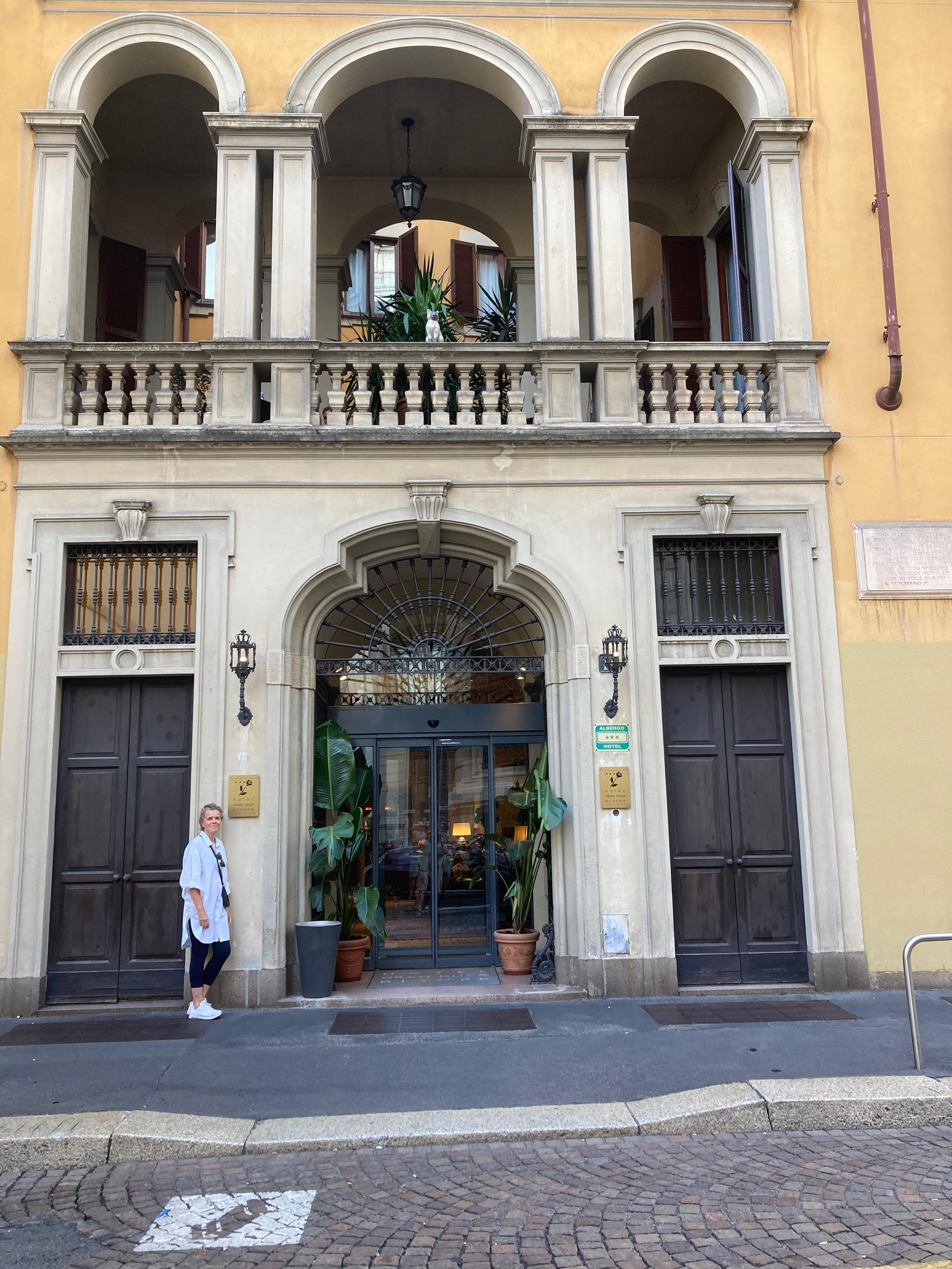 Hotellet på utsidan mot gatan!