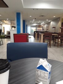 Comfortable lounge!!