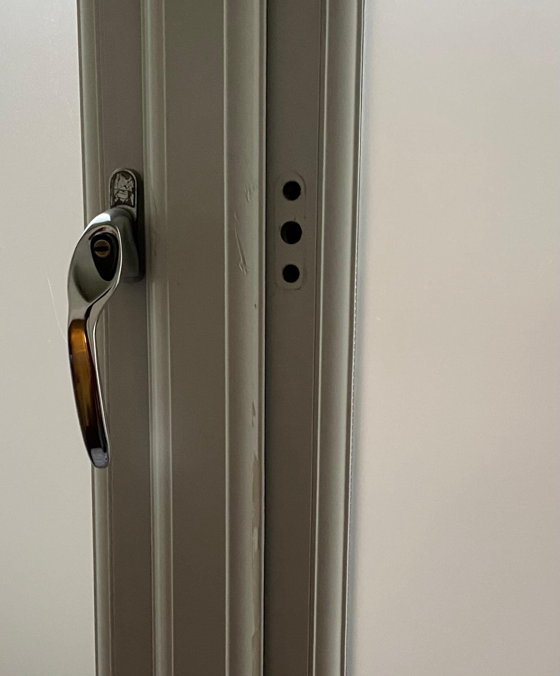 Window with a broken lock and no lock at all on the other one.