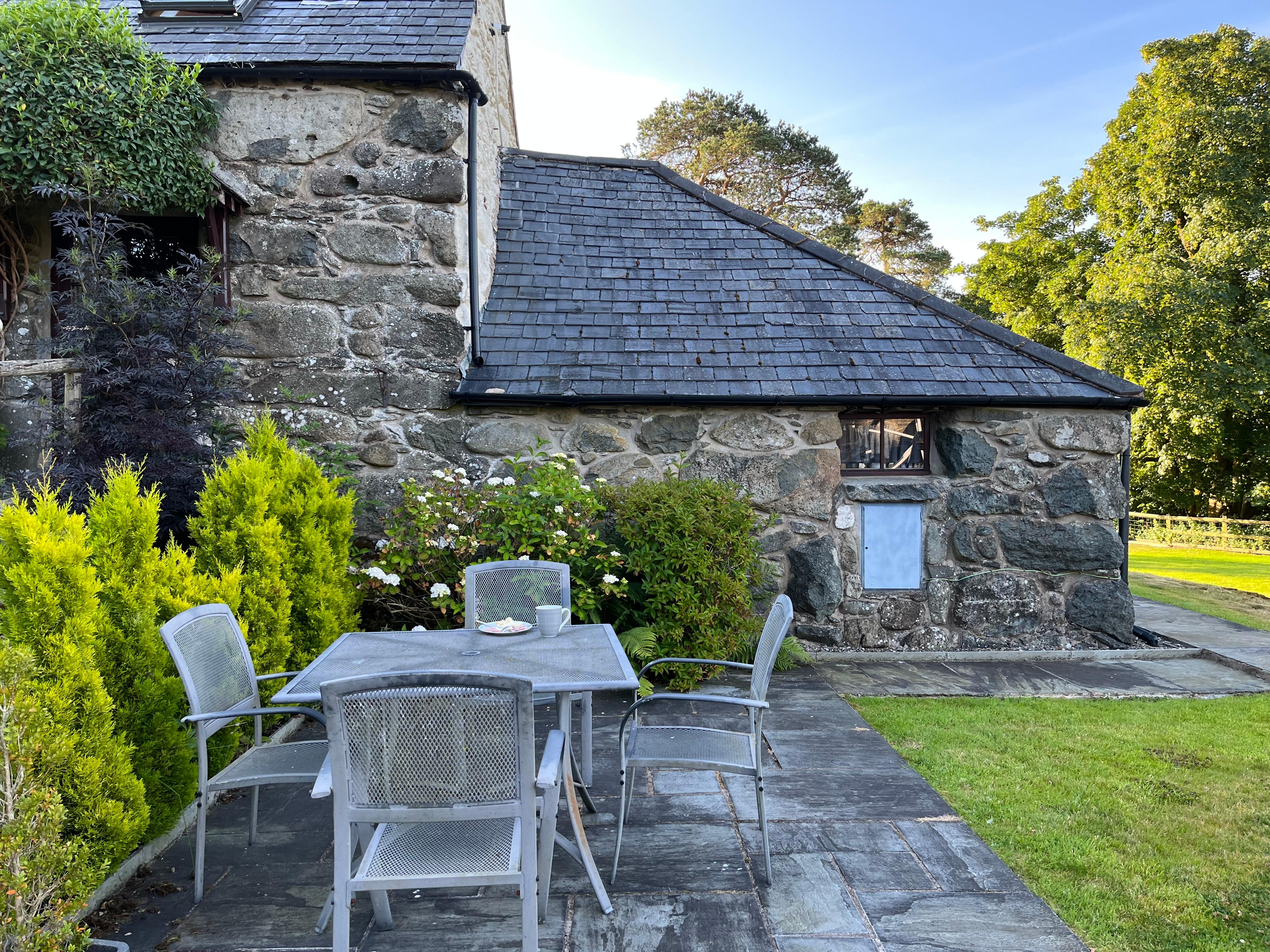 Lovely place to sit out very sunny