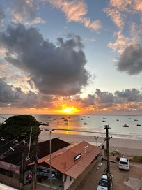 Foro no nascer do sol, visto na varanda