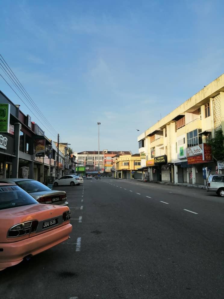 Location of the hotel - view from road