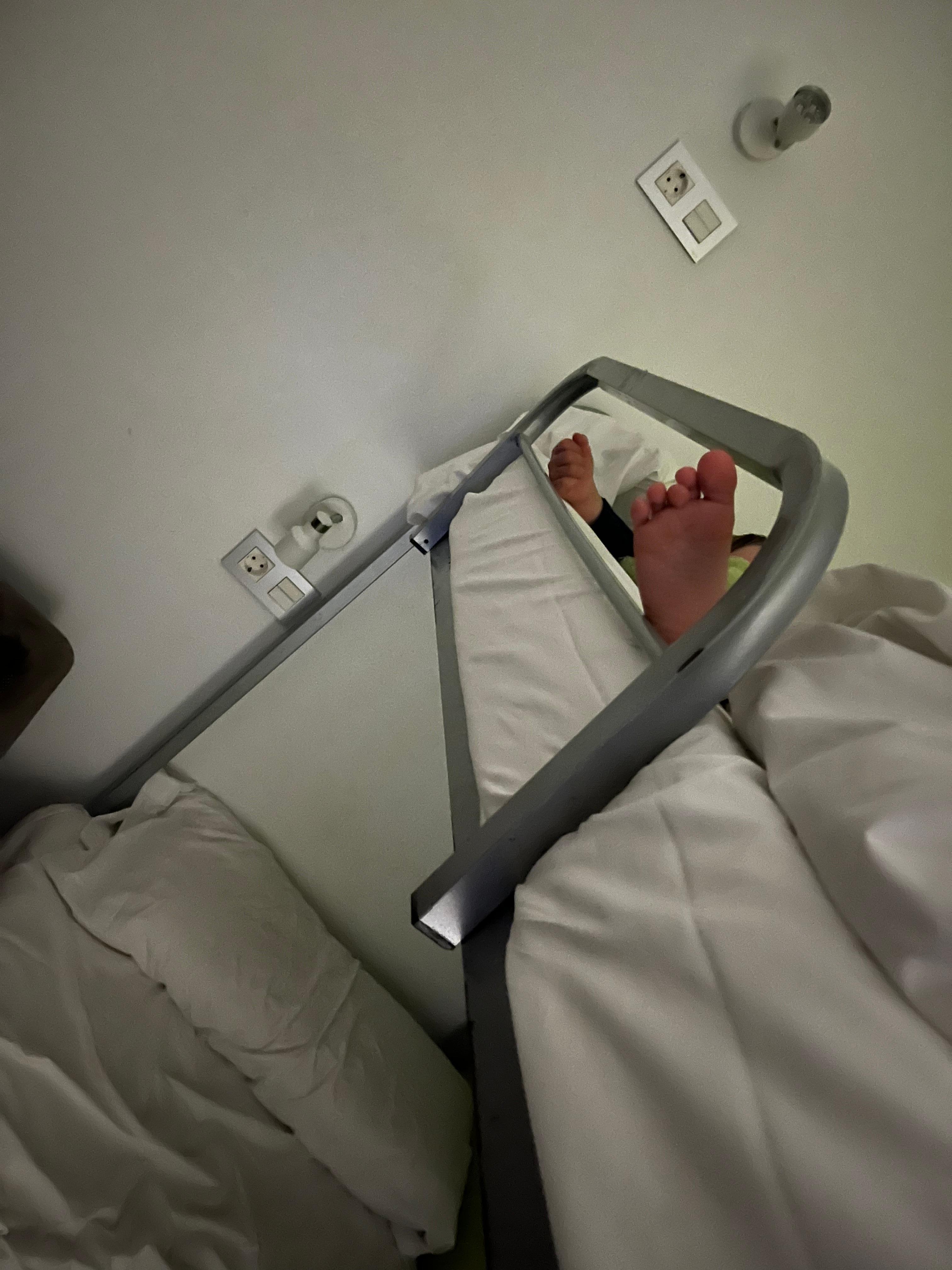Les lits au niveau des barrières ne sont pas Sécur, elles sont tombés et ne tenait pas. Je ne pense pas qu’elles sont au norme.