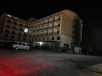 No staff around to let us into the hotel. All closed/locked up.