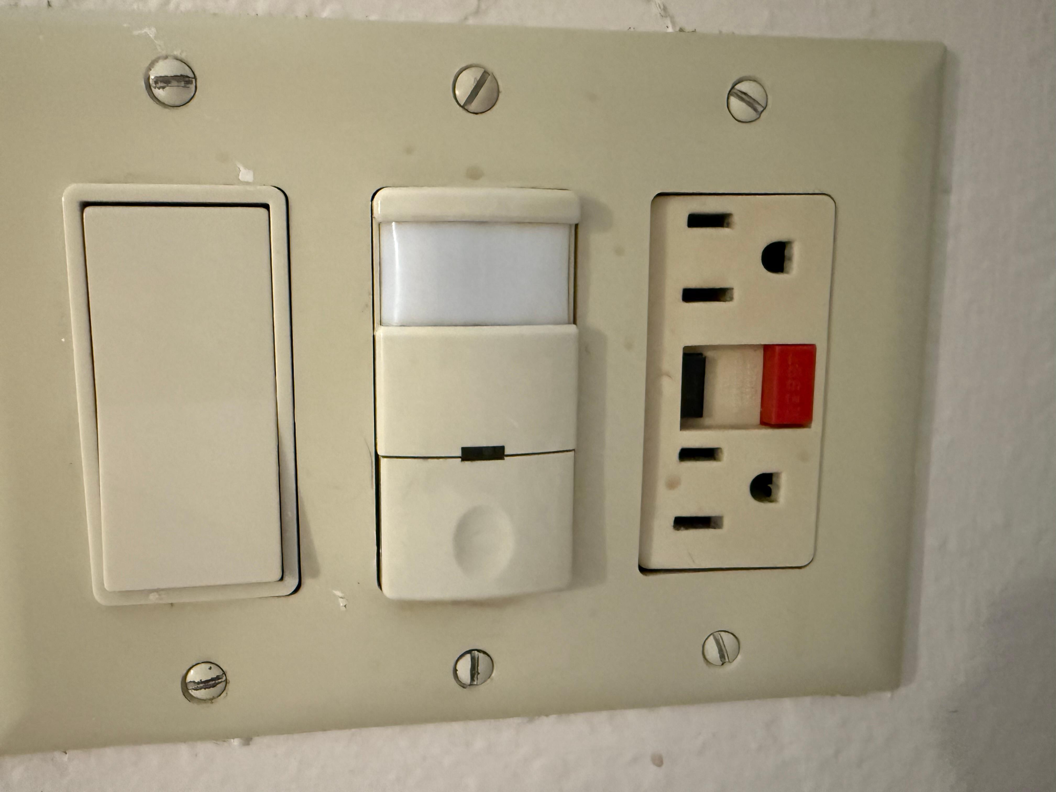 Motion detector at the sink shut the light off immediately.