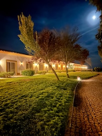 Hotel Ă noite