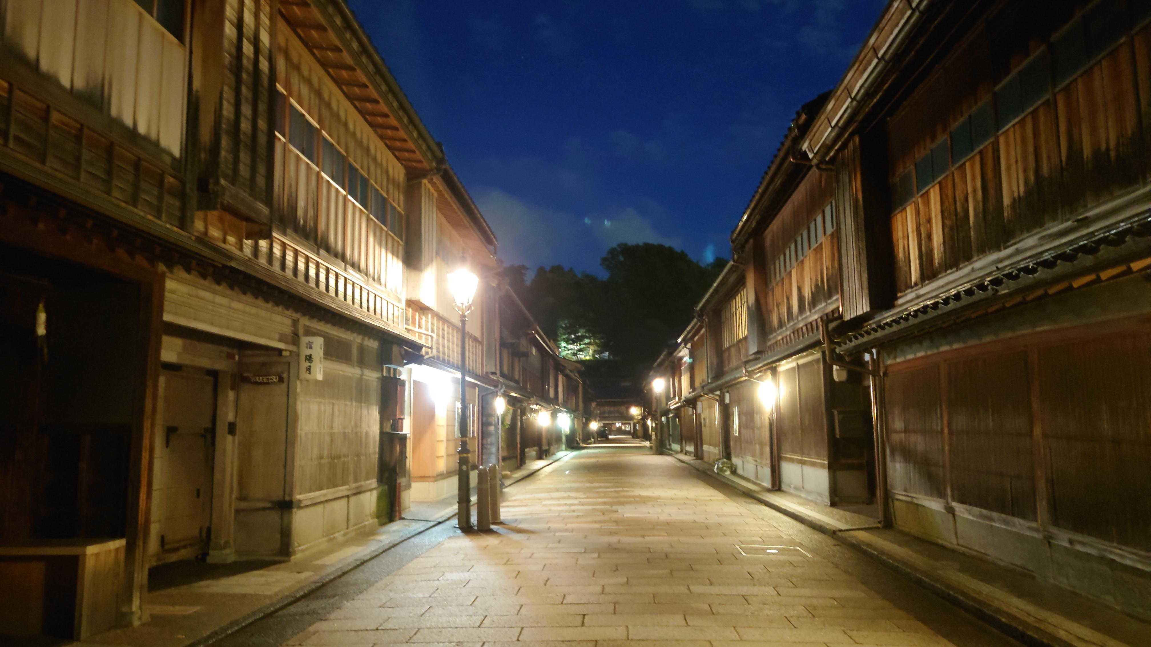 夜のひがし茶屋街