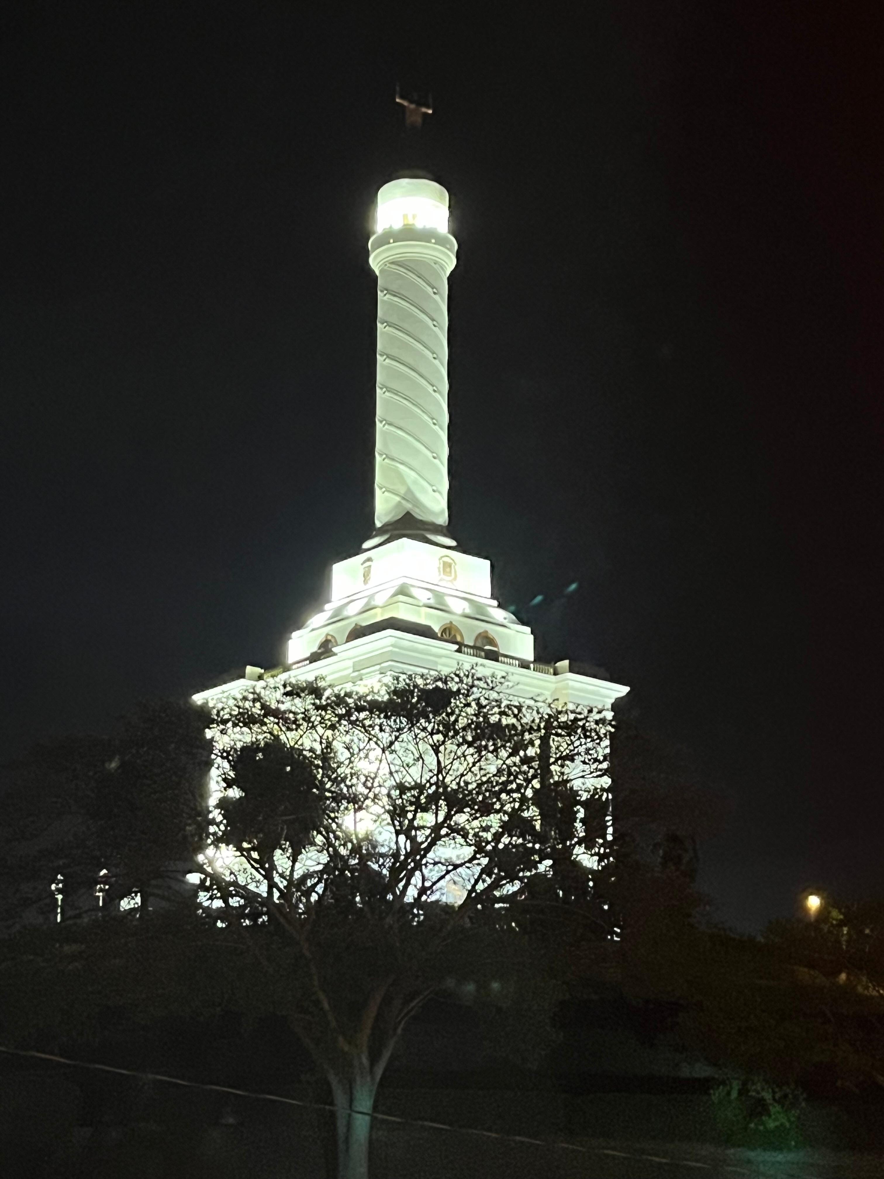 Denkmal bei Nacht