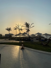 Temperaturen er helt vidunderlig, når solen går ned.