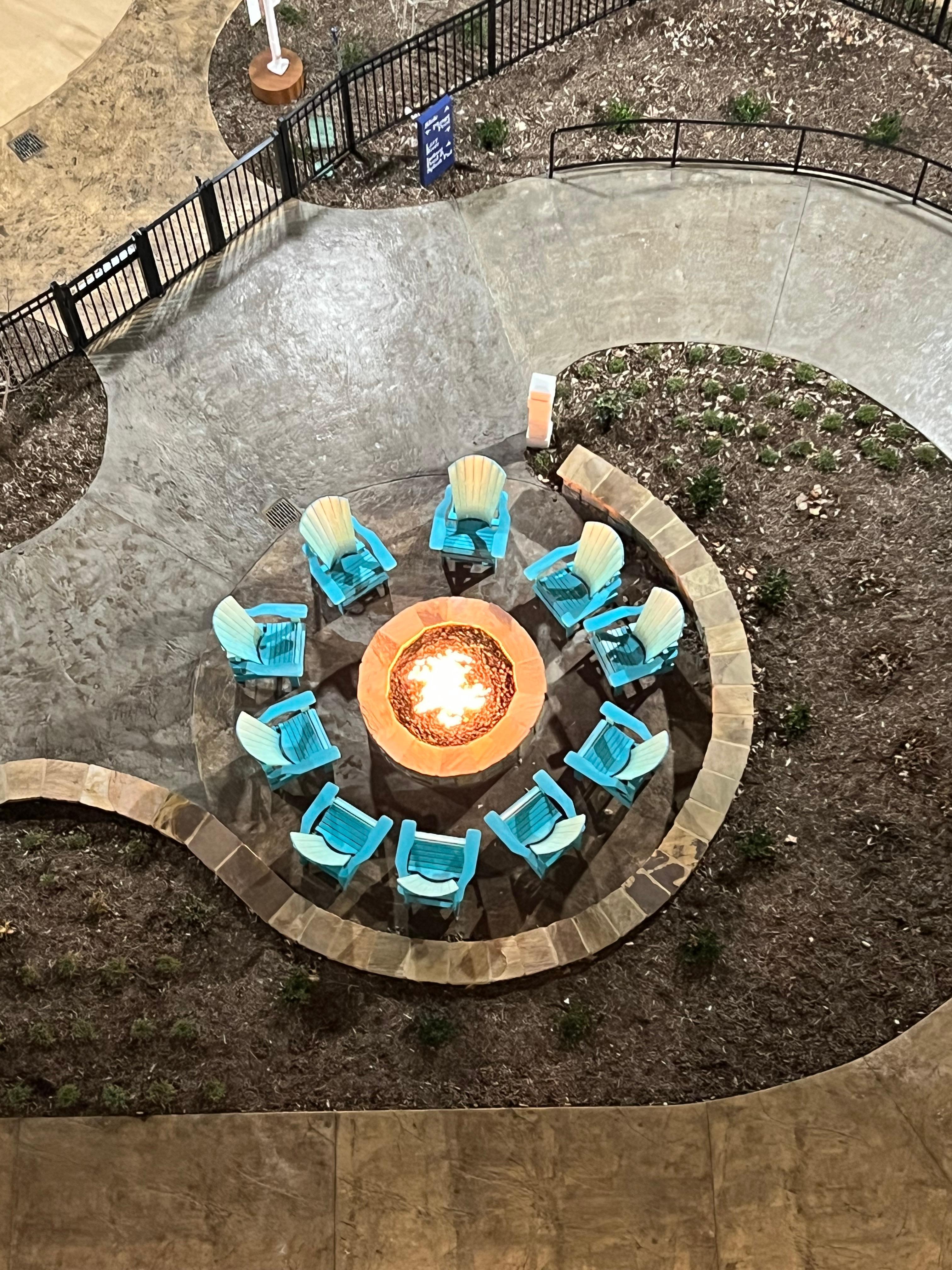 Outdoor fire pit