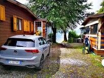 Tutte foto di fronte allo chalet..