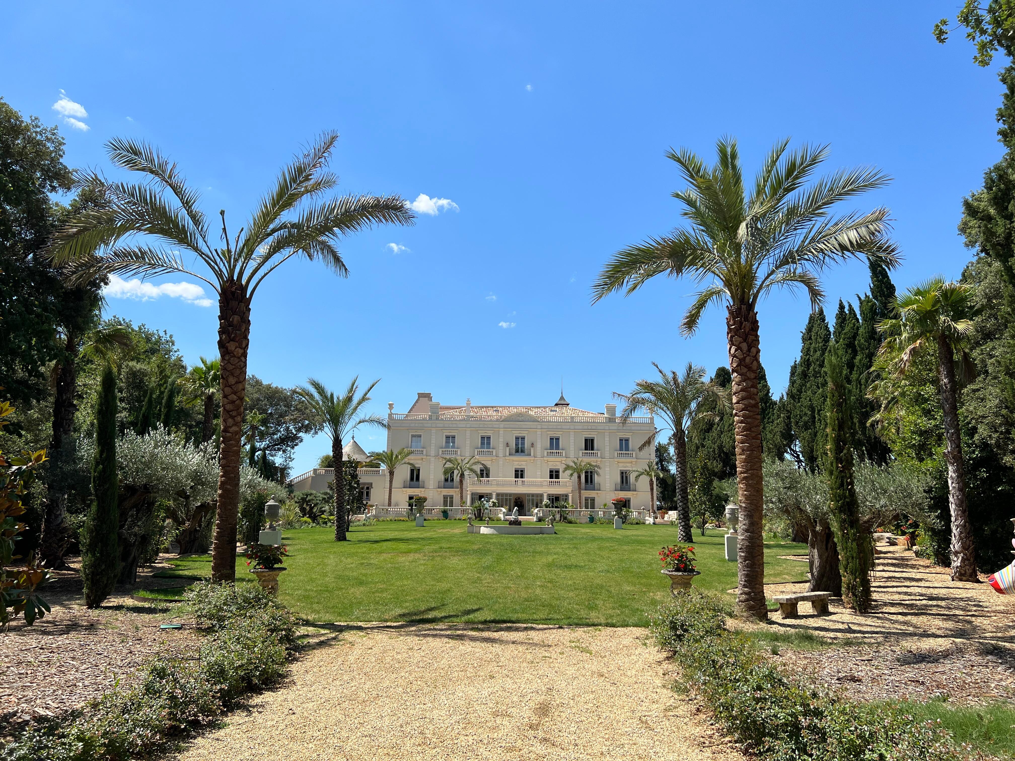 The park in front of the chateau