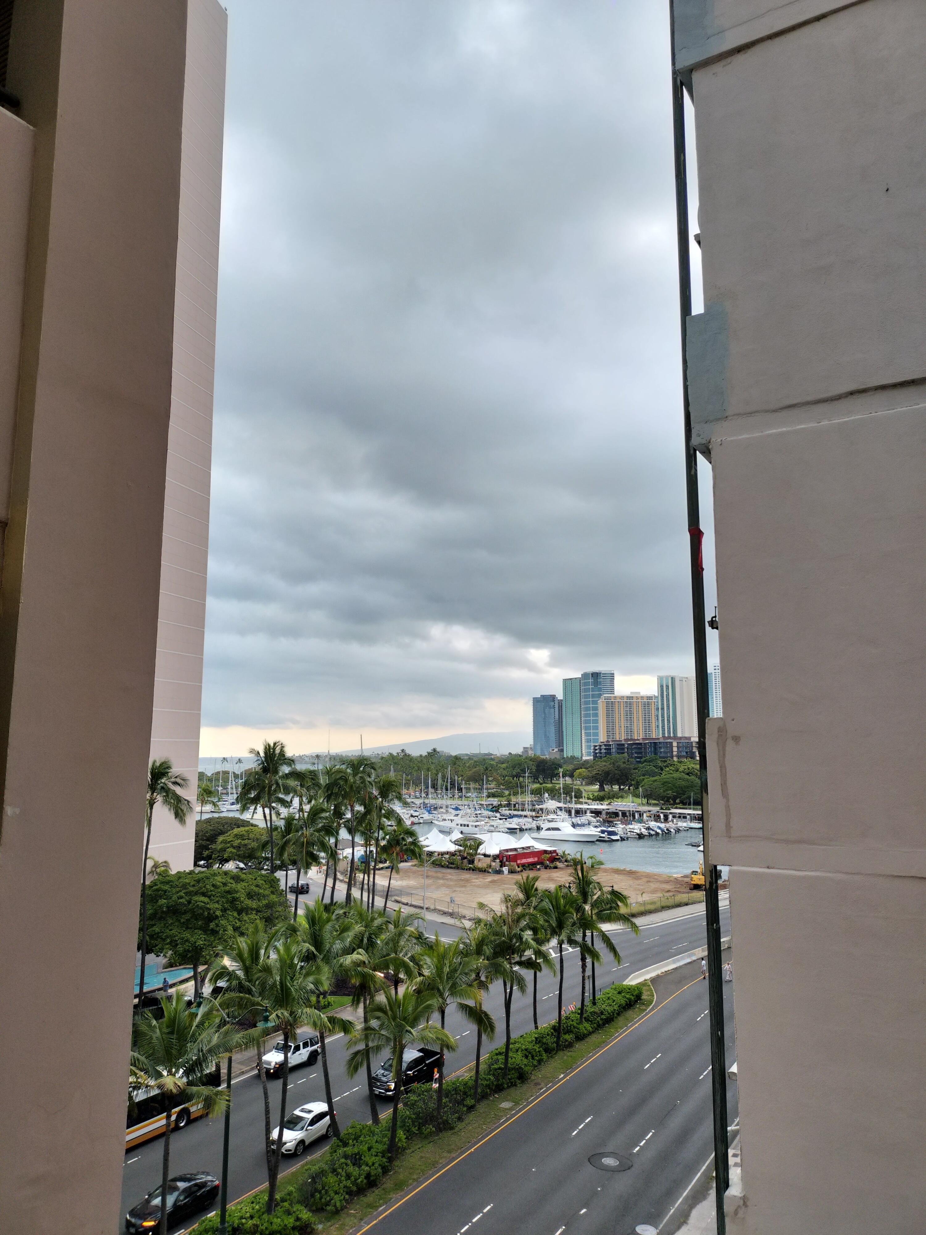 廊下からアラモアナビーチパーク方向