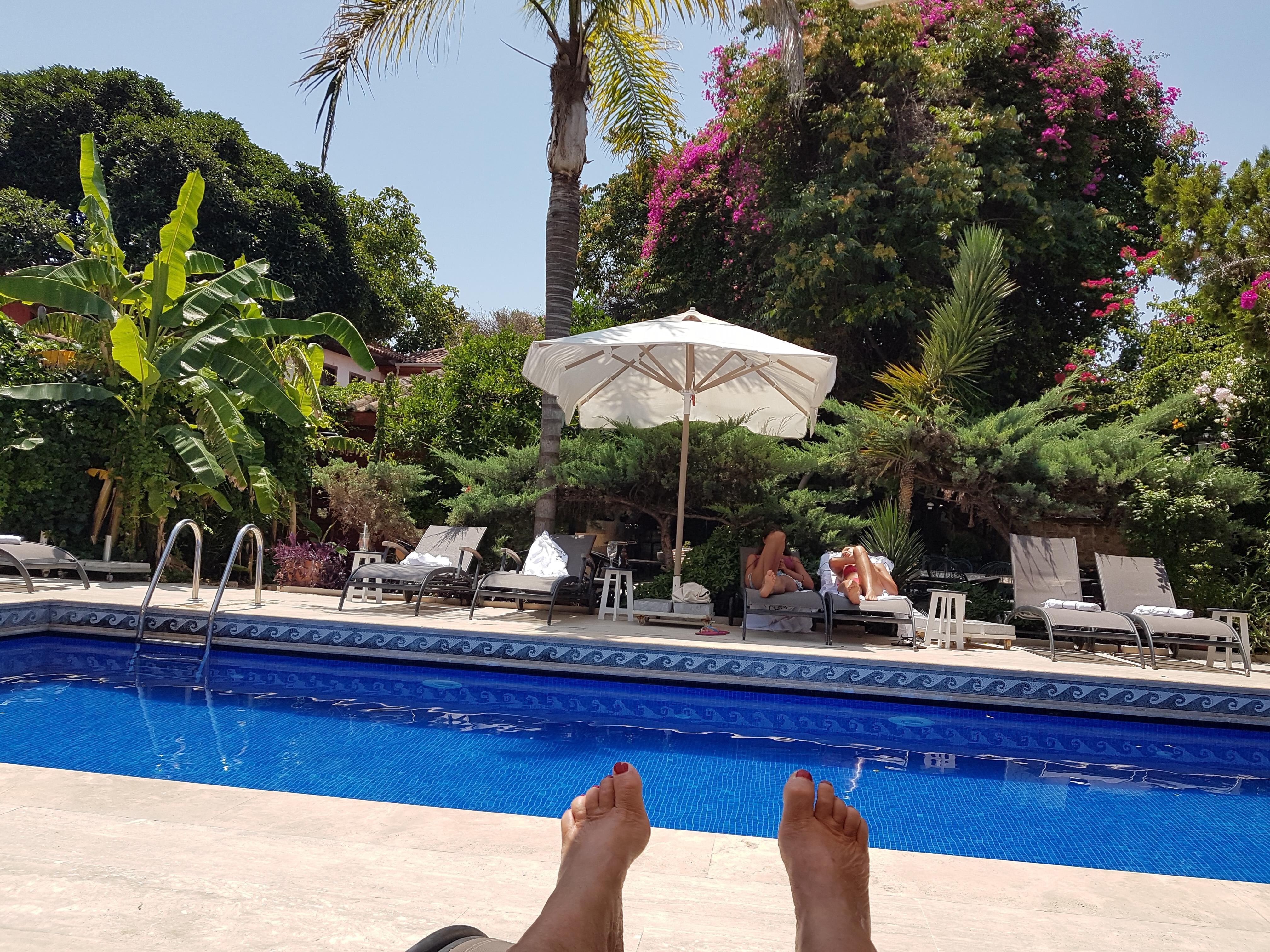 Avslapping ved poolen