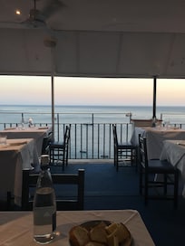 Vue du restaurant soirée