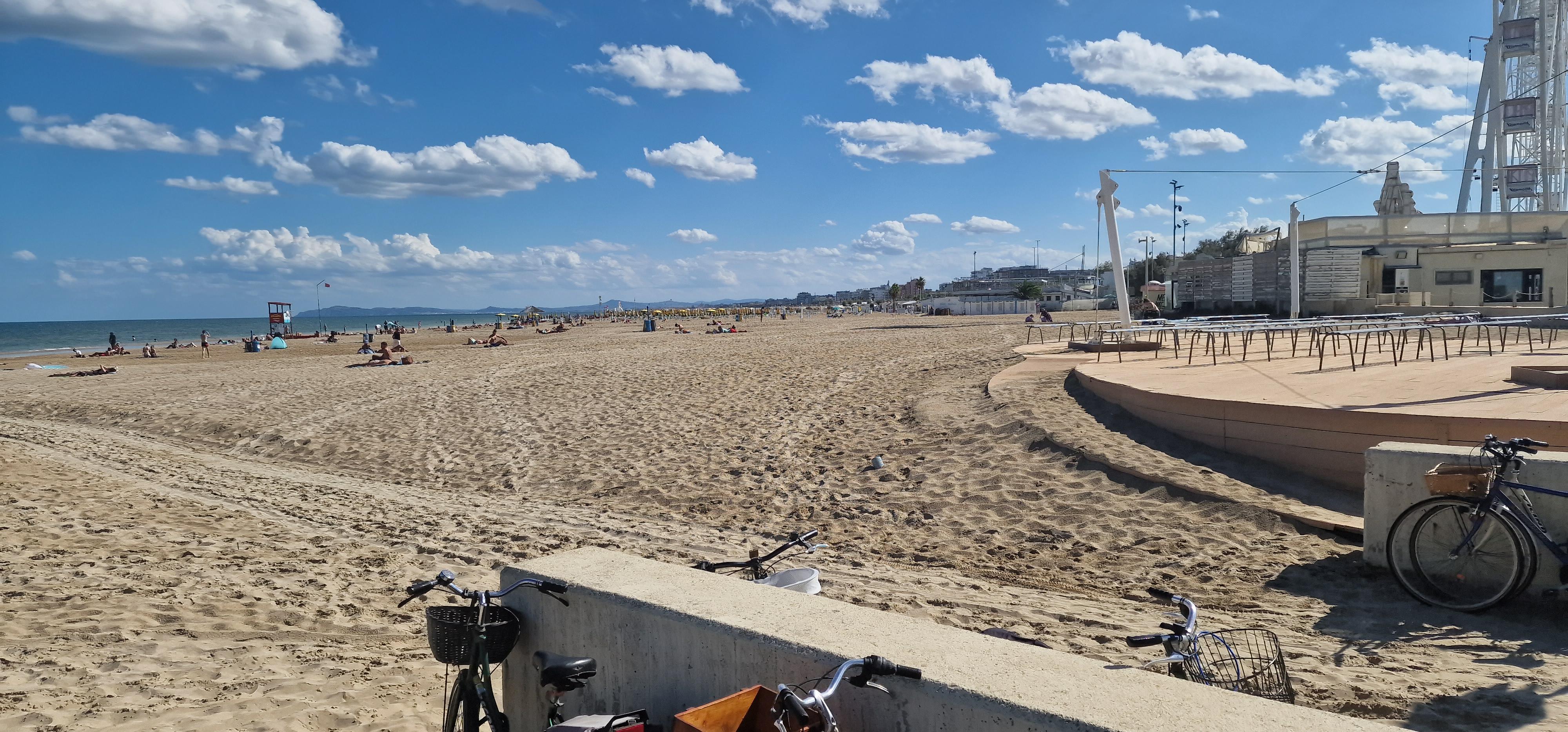 Rimini beach easy accessable with the free bikes from the hotel