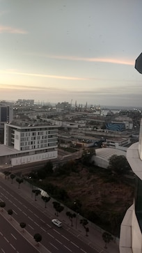 Vue sur le port de Casa et beau ciel
