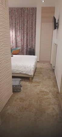 Entrada e vista do quarto