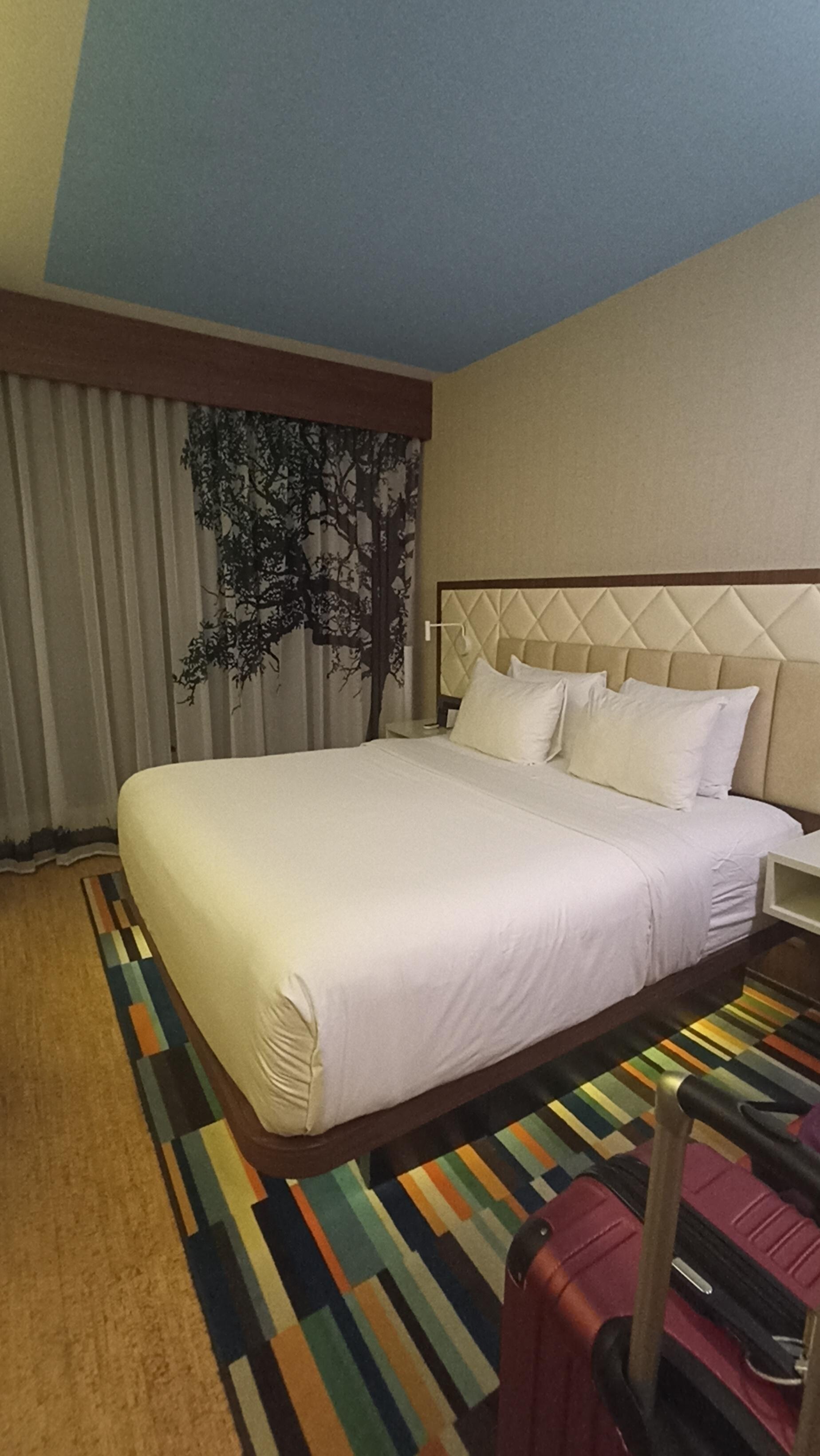 Cama bem grande.