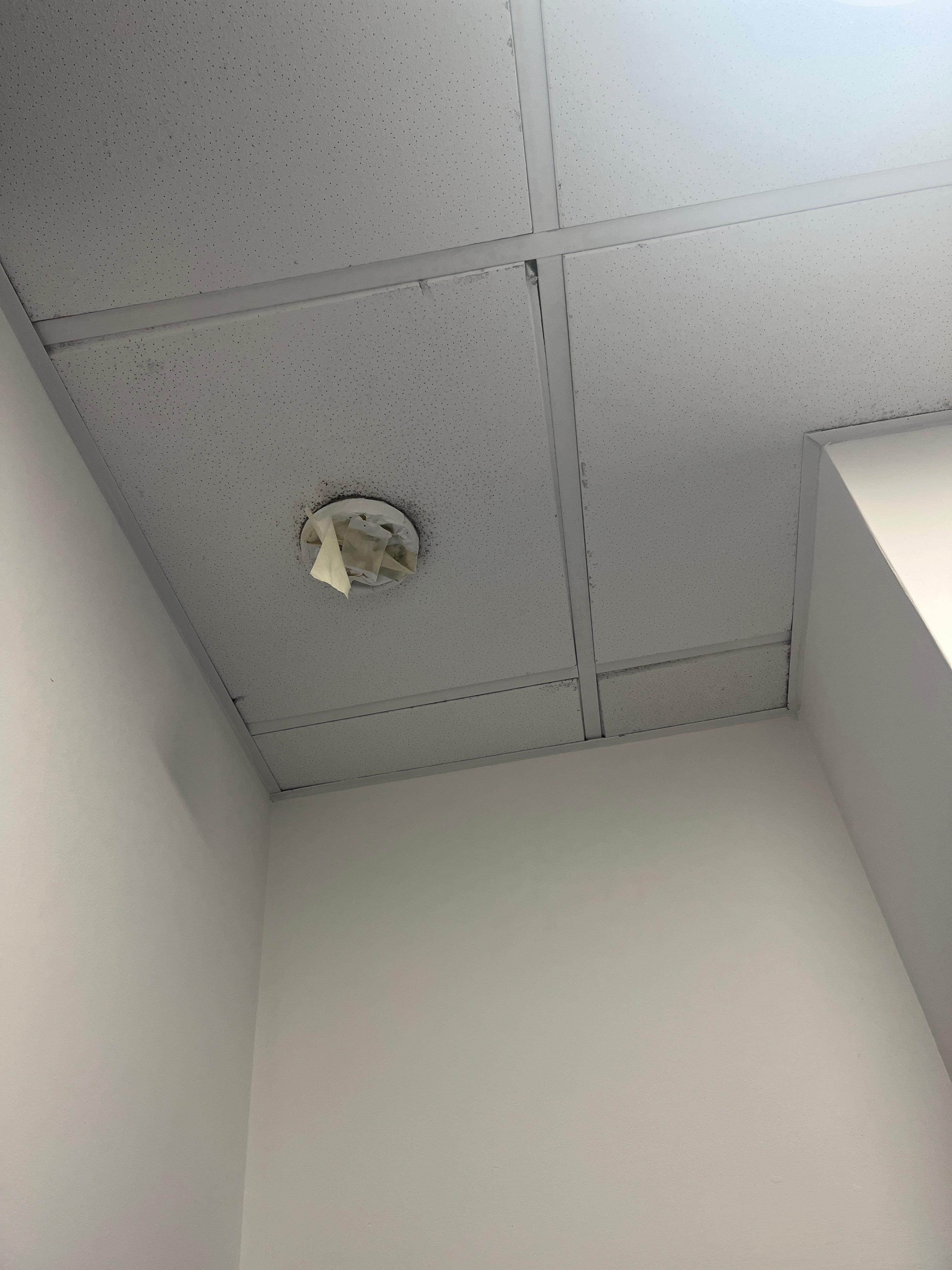 Broken extractor fan 