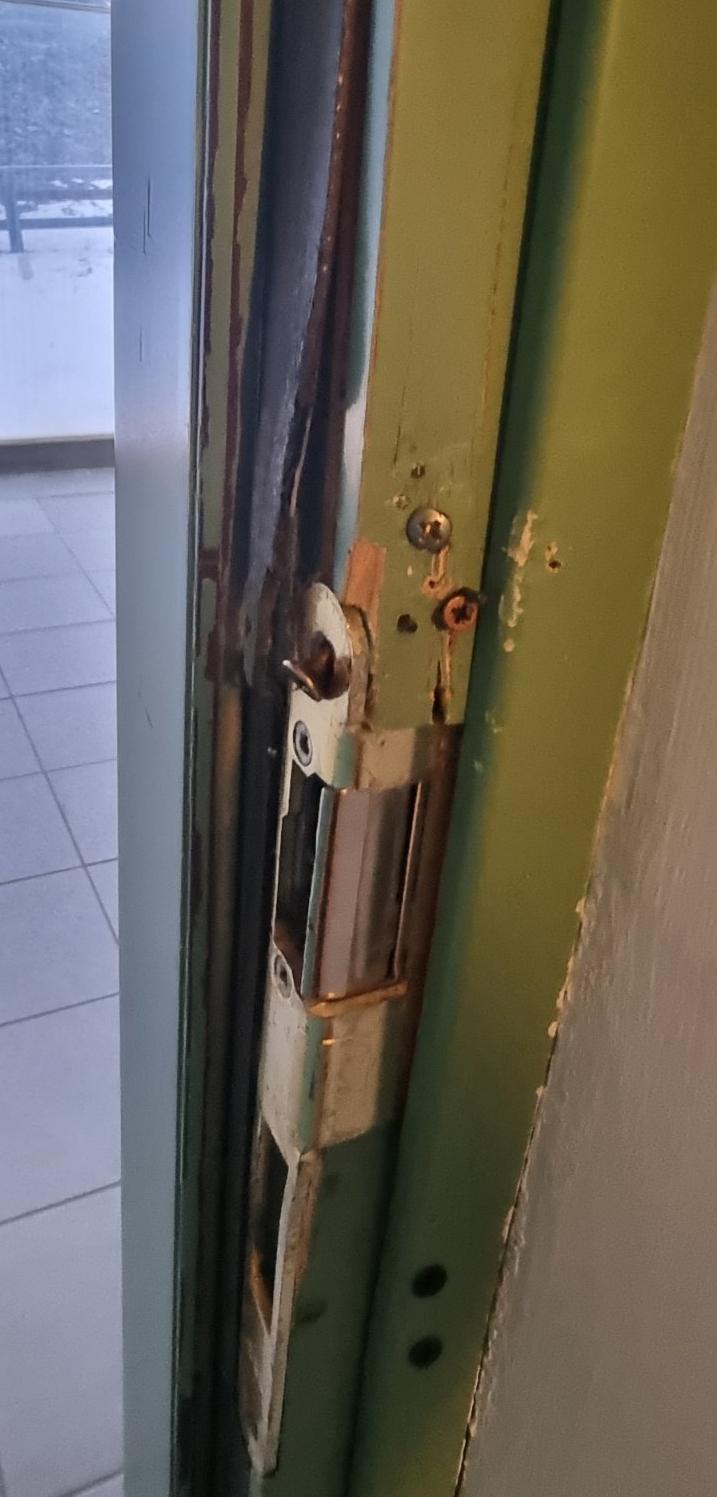 Room main door "lock"