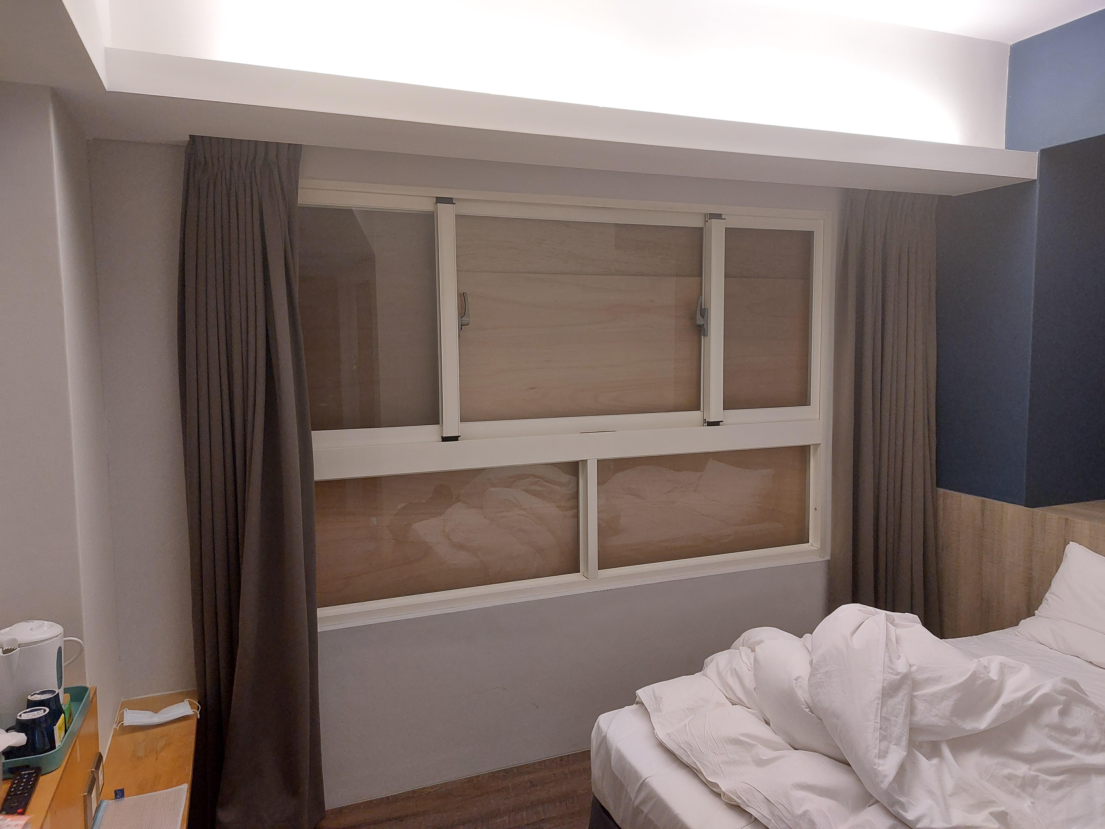 對外窗完全封死 只能靠空調