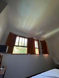 La habitación muy acogedora.