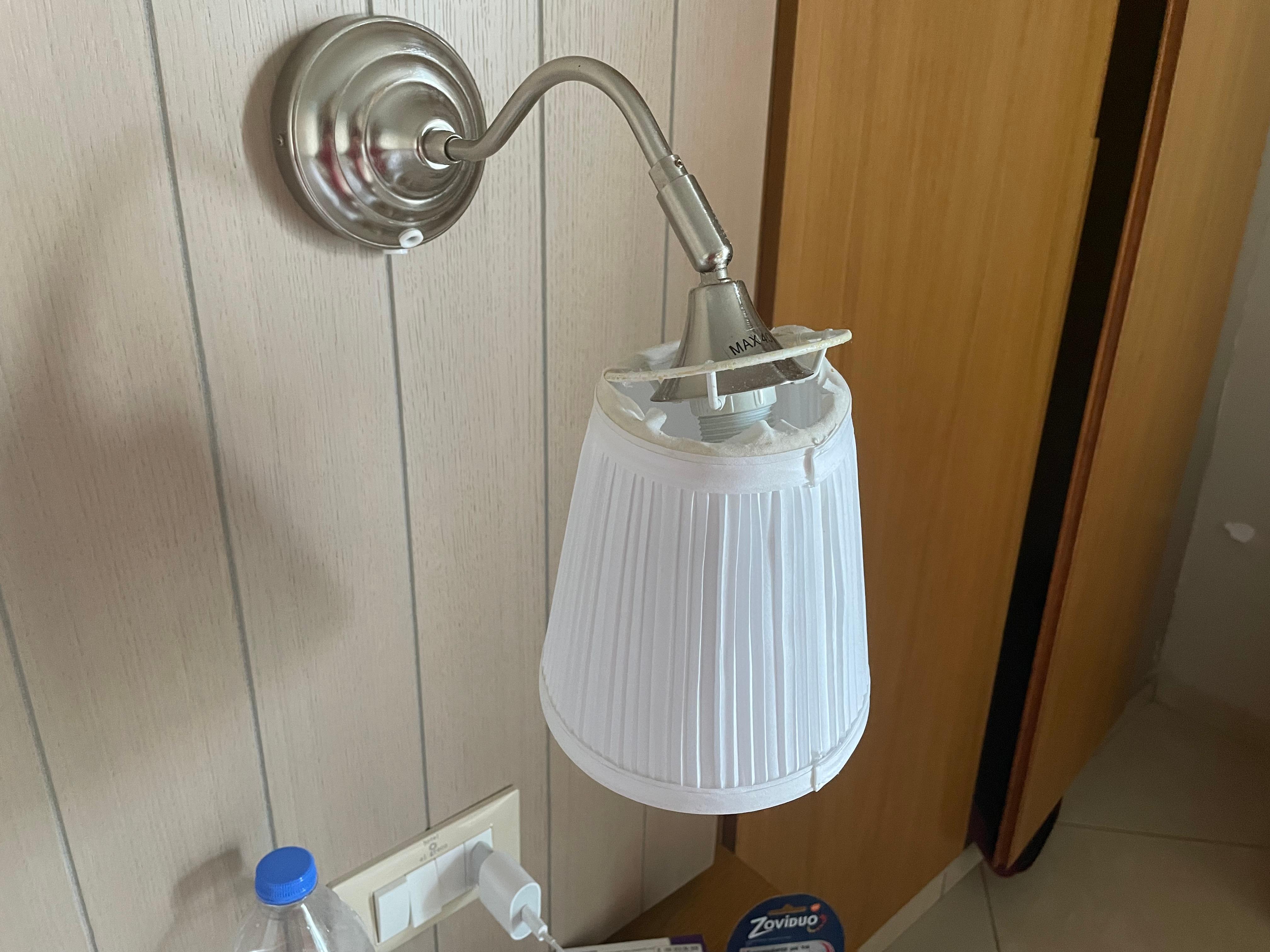 Bedlampje totaal versleten. 