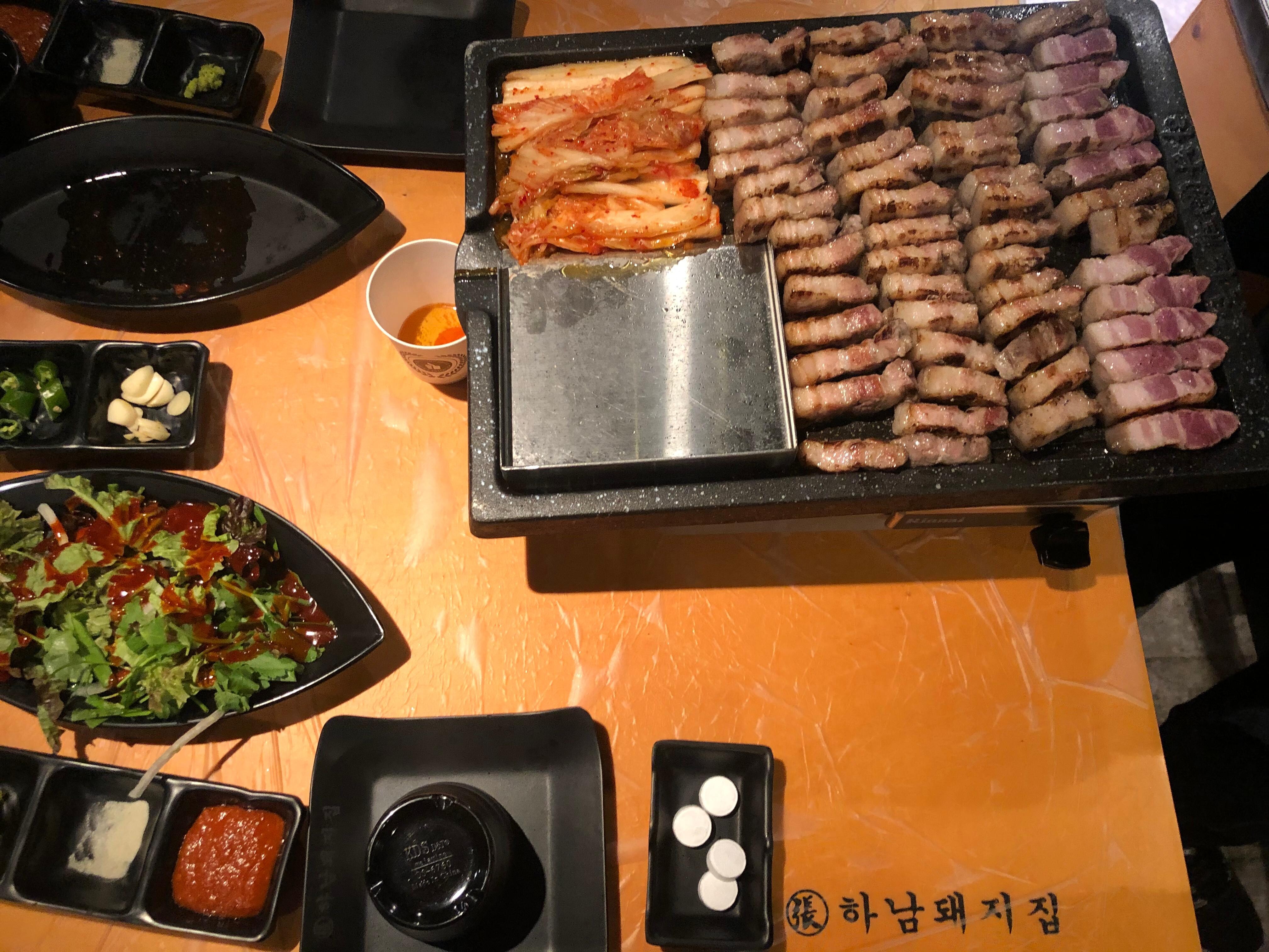 近くの焼肉屋さんなど美味しいお店もあり、ホテルは何より快適で生活でした
