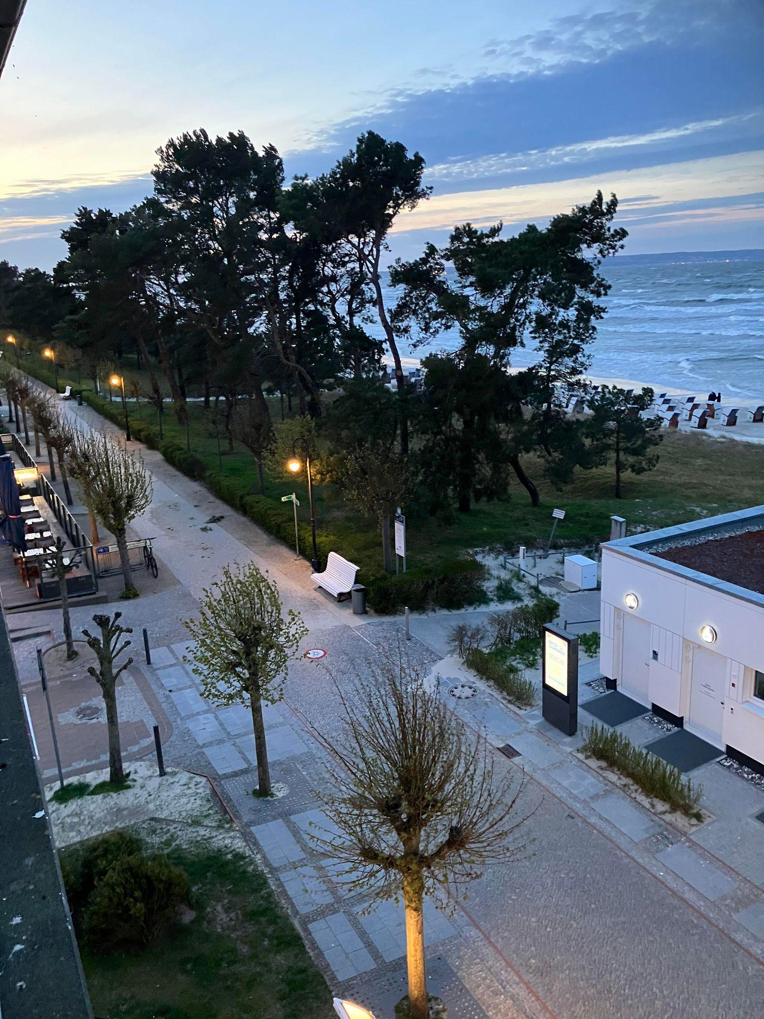 Strandpromenaden utanför hotellet