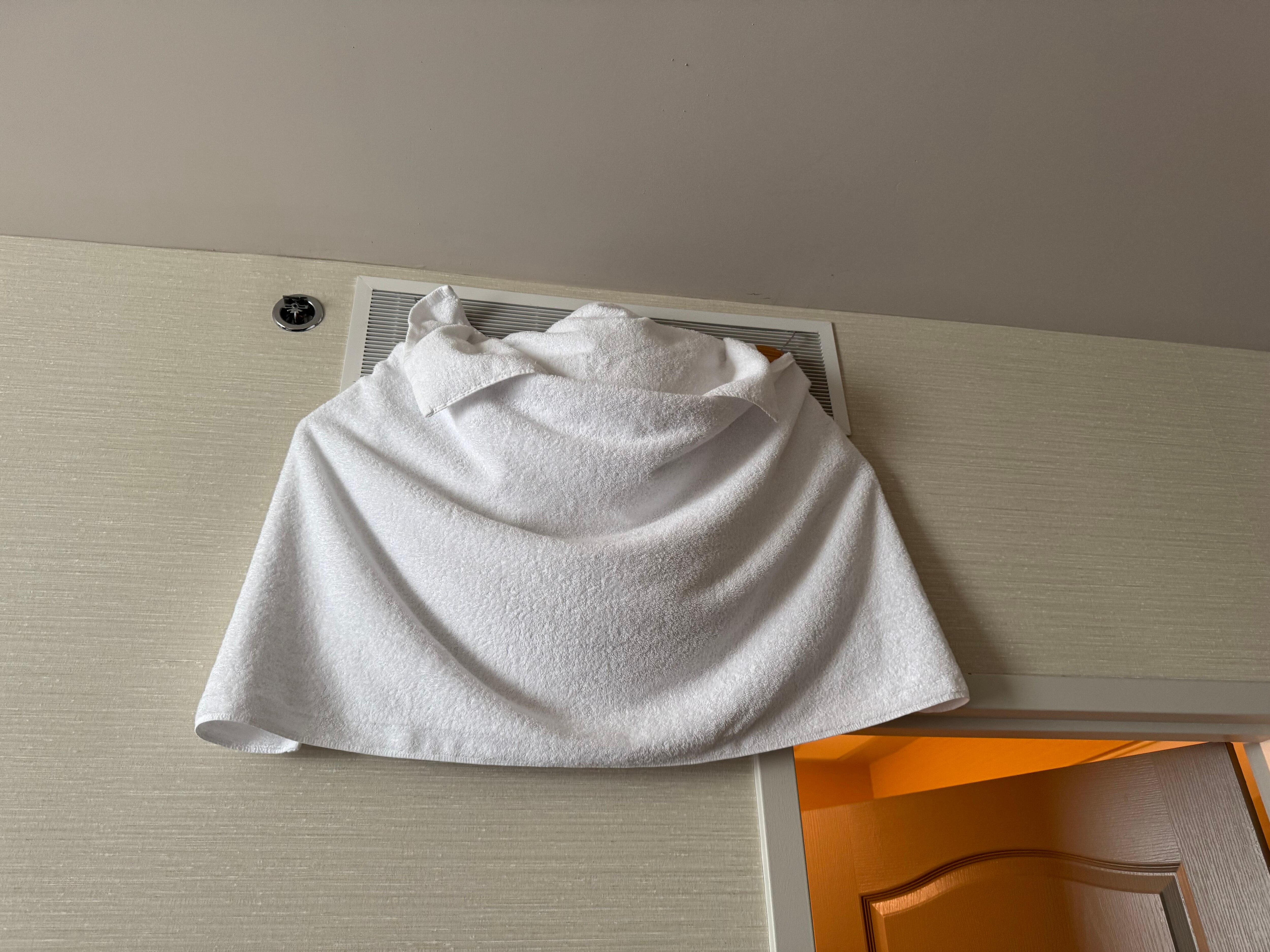 Serviettes pour diminuer le vent Système de ventilation fort et directement sur le lit