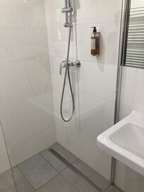 Douche bien large