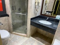 Have both standing bath and bath tub too. đđ